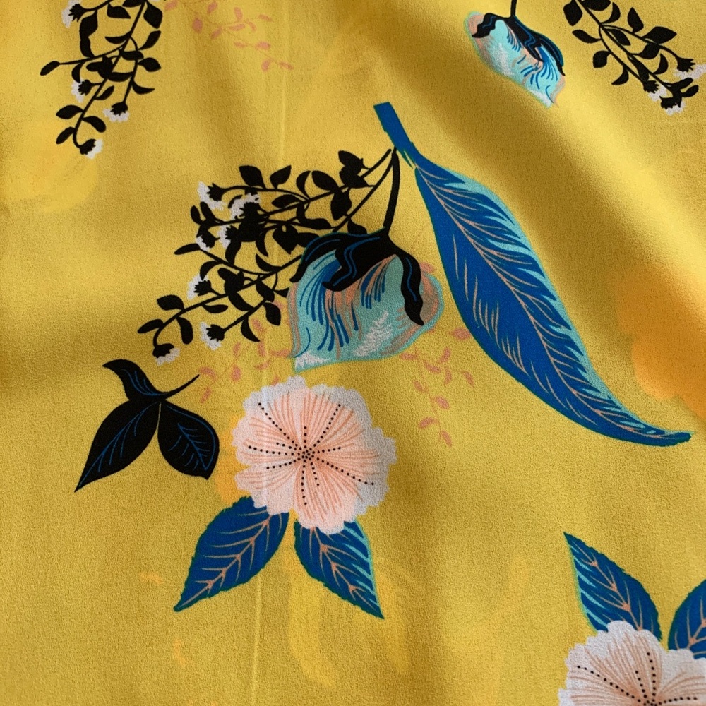 Floral Sleeveless Blouse - Picture 5 of 7